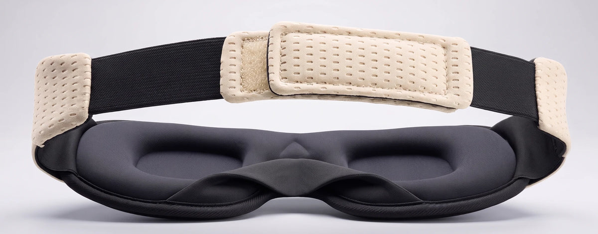 Innenansicht der 3D Contour Sleep Mask: die beiden ausgeformten Augenkammern und die geformte Nasenpartie
